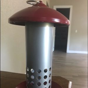 Bird feeder